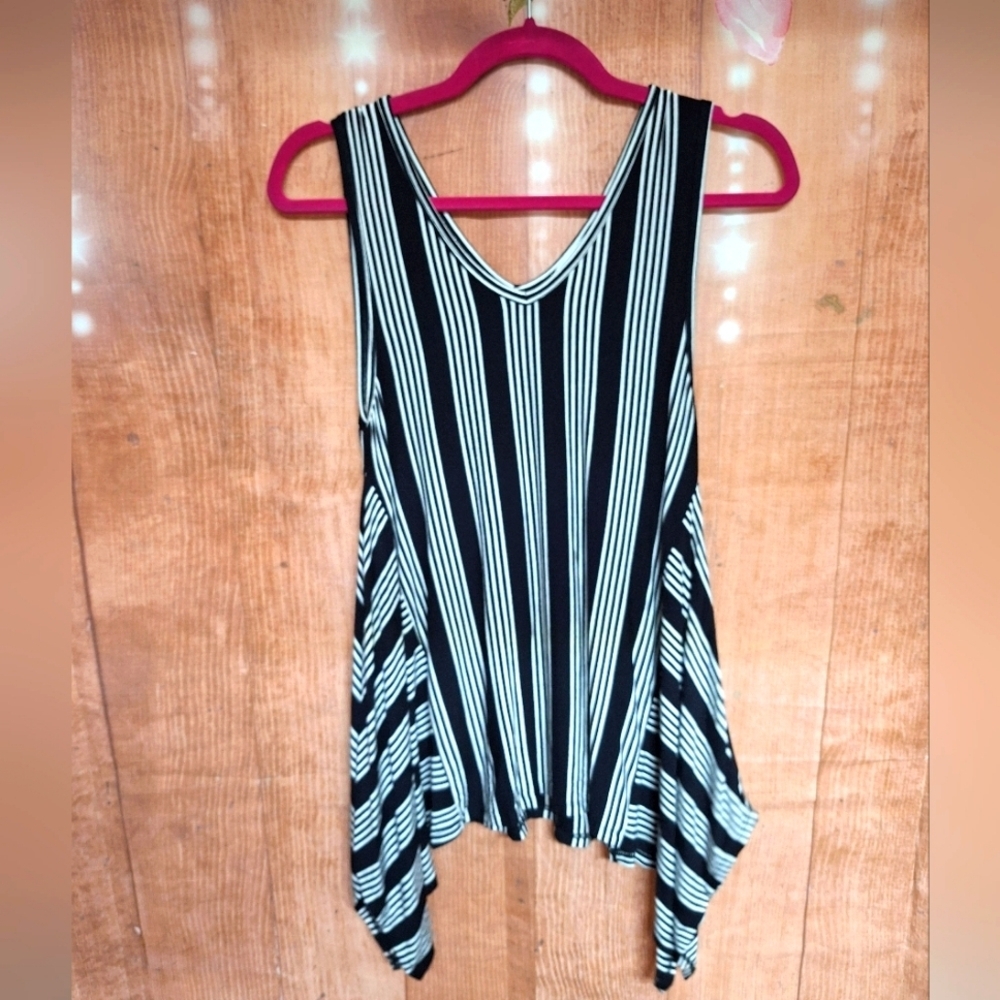 BLACK AND WHITE STRIPED SUMMER TOP SIZE SMALL